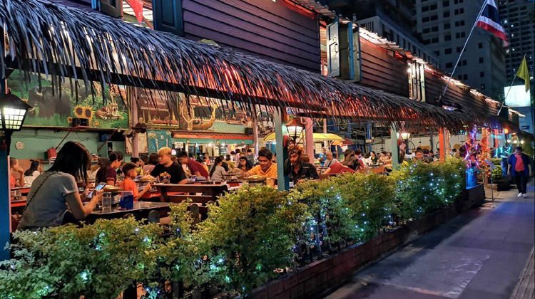 Die 7 besten Moo Kata Restaurants in Bangkok: Pla Thong Mookata