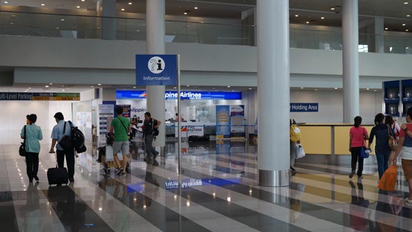 Ticket-Office von Philippine Airlines in der Abflughalle im Terminal 3