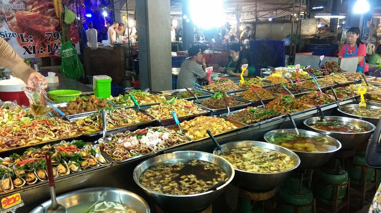 Thepprasit Night Market auch bekannt als Pattaya Weekend Market