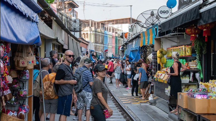 Rod Fai Nachtmarkt in Bangkok - Srinakarin Train Market