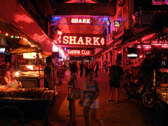 Nachtleben in Pattaya - Walking Street Shark Bar